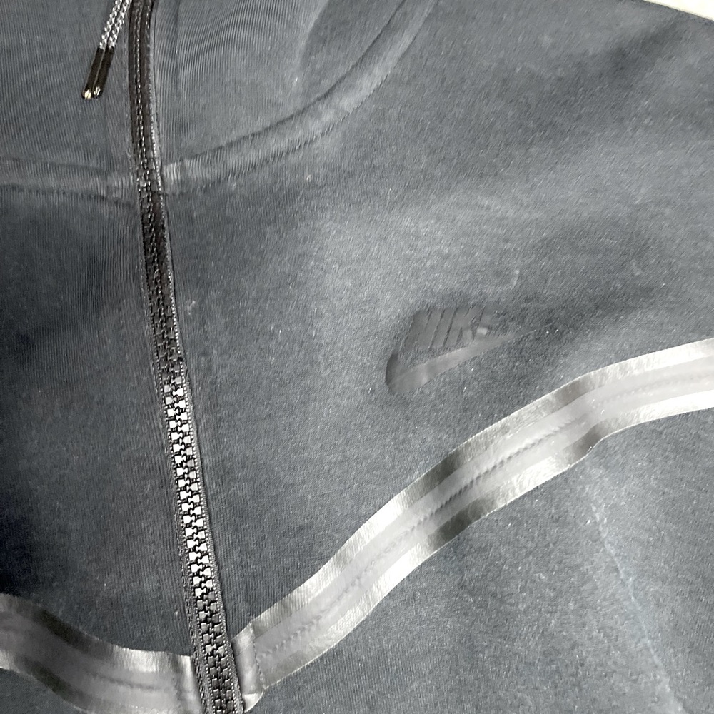 Brand new Nike tech